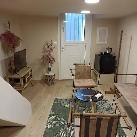 Center Apartment *